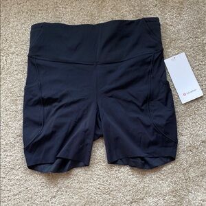 NWT Lulu lemon fast and free shorts black with pockets, size 10